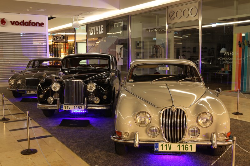 V obchodním centru Arkády Pankrác byla zahájena výstava V zajetí Jaguaru